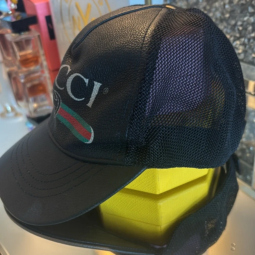 Gucci Black Leather Logo Baseball Cap with Red & Green Stripe - Picture 3 of 7